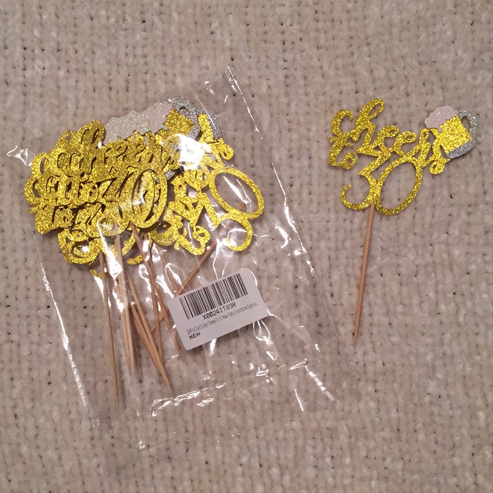 Cheers to 30 cupcake toppers - 12